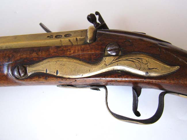 An English Queen Anne period  brass barreled flintlock sea service blunderbuss by Thomas Green dated 1708. — image 5